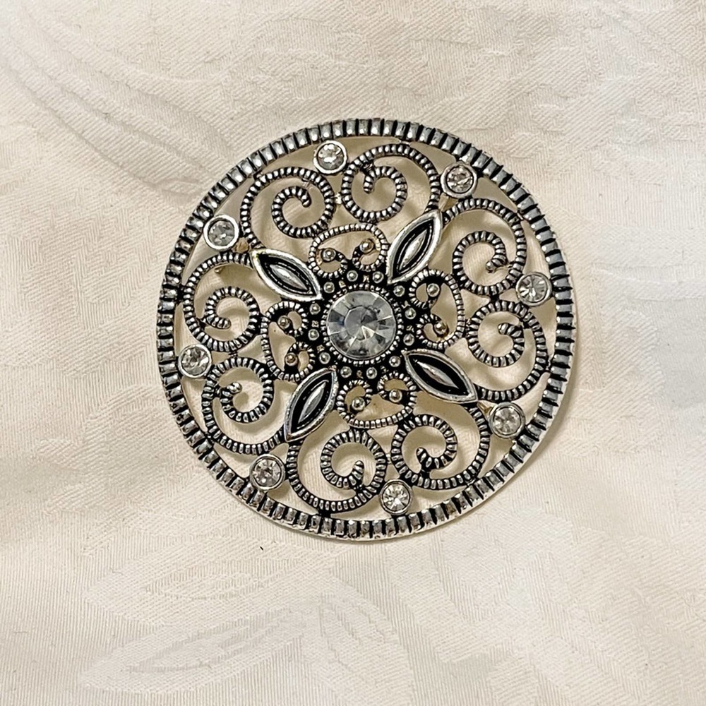 Premier Designs Sundial Pin Pendant